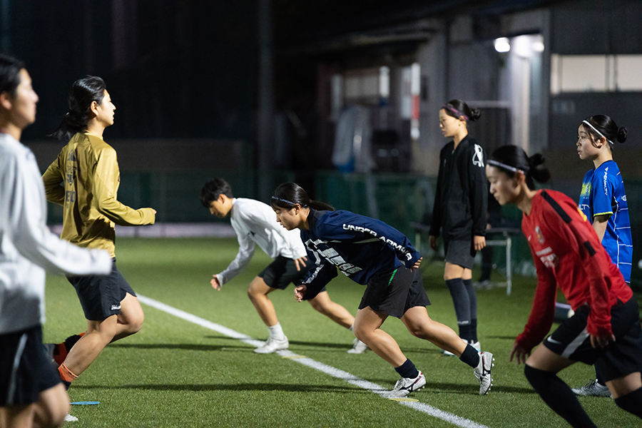 練習に励む早稲田大学ア式蹴球部女子部【写真：増田美咲】