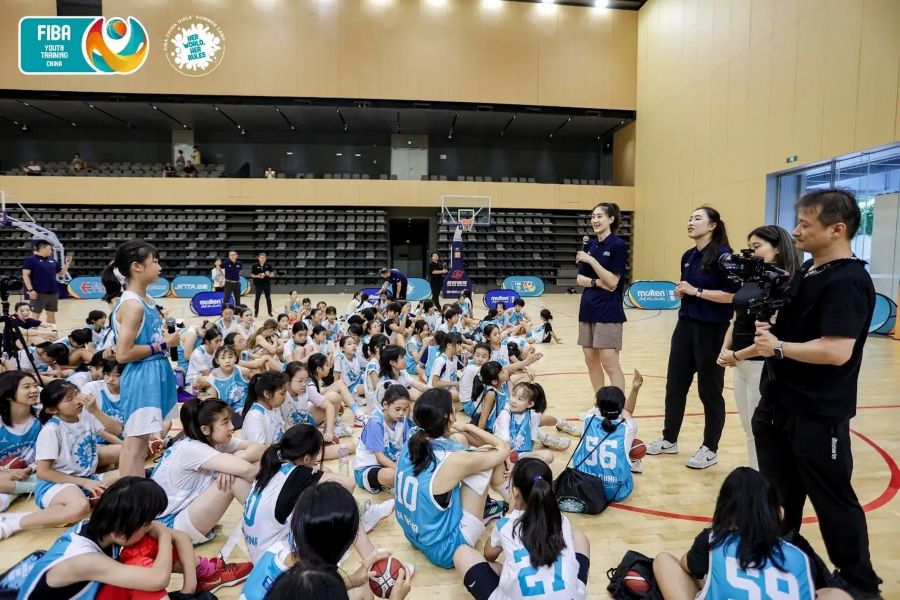 『Basketball Legend Camp Visit』の様子