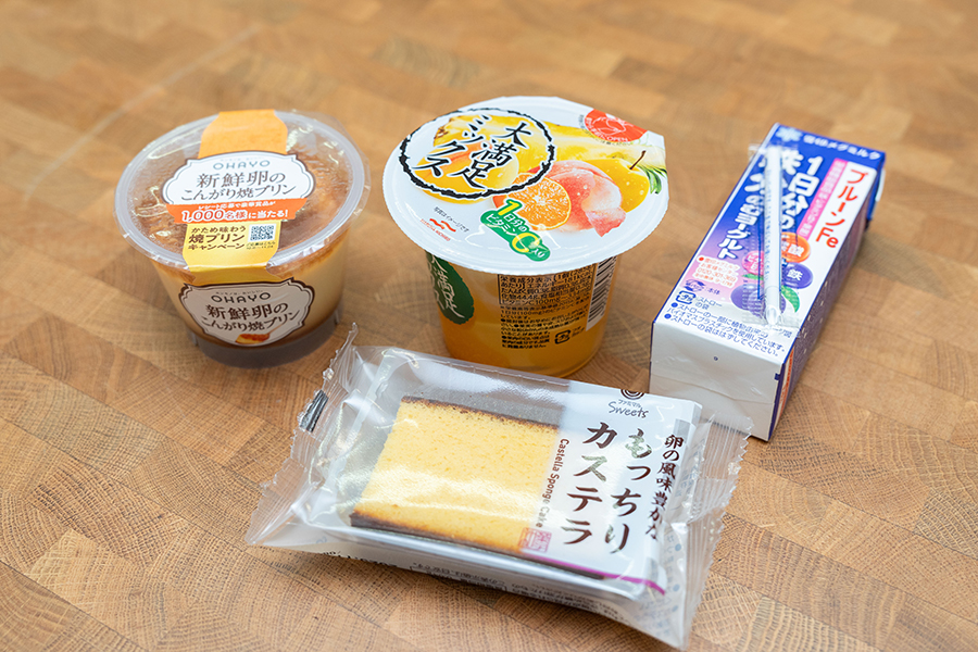 吉沢栄養士がセレクトした、女子アスリートにおすすめのコンビニスイーツはこちら！「基本は高たんぱく・高糖質・低脂質のスイーツが◎。女性は貧血の心配もあるので、鉄分補強したヨーグルトドリンクもおすすめです」【写真：増田美咲】 