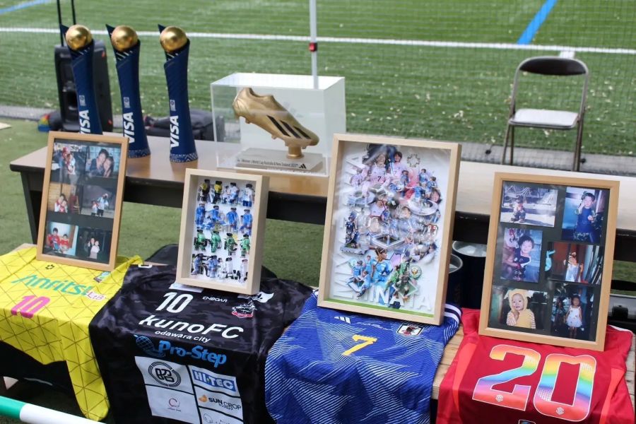 会場ではゴールデンブーツやユニフォームなど貴重な展示も