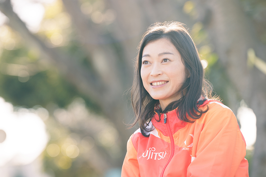 婦人科に通い、ピルを服用したことで月経前のメンタルや体重コントロールが安定したと明かす【写真:松橋晶子】