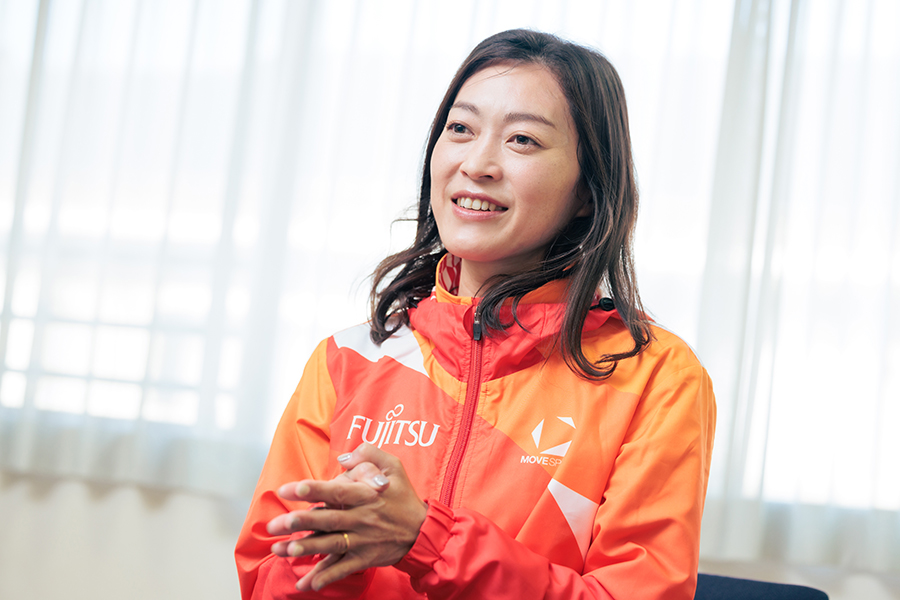 長い競技生活を終え、穏やかな表情でインタビューに応じた岡田さん【写真:松橋晶子】