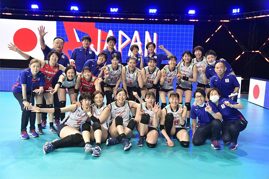 バレーボール女子日本代表のS&Cコーチに。最前列右から2番目が柴田さん【写真:本人提供】
