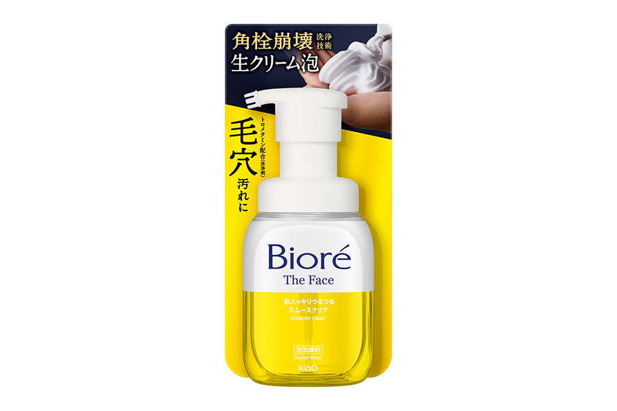 押すだけできめ細やかな泡がたっぷり！　毛穴の黒ずみ汚れをオフしながらも肌のうるおいを保つので、カサつきがちな肌にも◎　ビオレ ザフェイス　泡洗顔料　スムースクリア200ｍｌ　￥850（編集部調べ）／花王